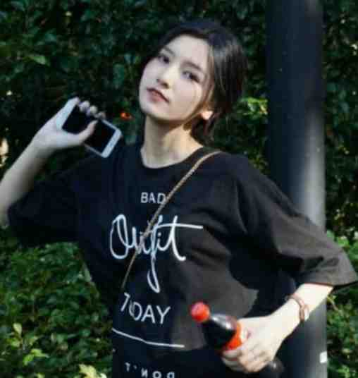 新婚当天，妻子和她发小当着我的面亲了男女主人公