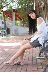 我跟女友和她前任说，我愿意当他俩的舔狗