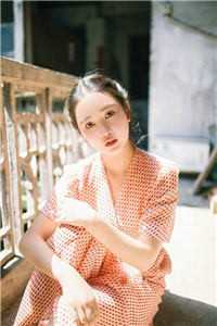 东边升明月，西边落骄阳