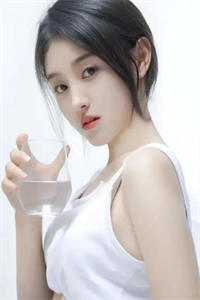 被父母推进丧尸群后，我重生了