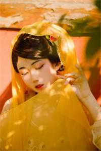 贫困生挺孕肚来当我后妈，却不知我爸已死十年