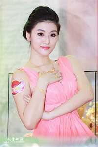 江月望相似，何年初照人