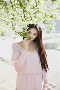 为哄白月光儿子，夫君把我扔到水牢喂鲨鱼