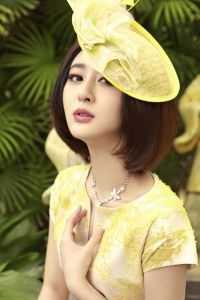 不言白头吟，与君归无期