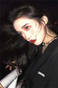 老公让青梅来家坐月子