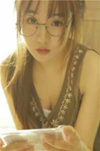 我跳下城墙后，父女俩悔哭了