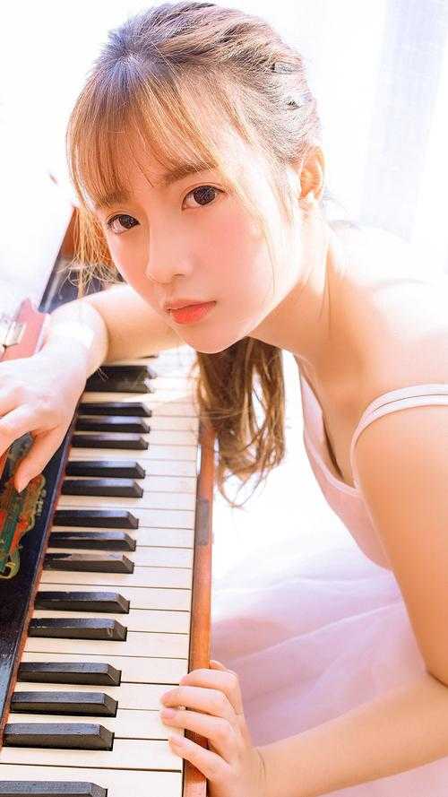 妈妈打胎后，我被推⼊蛇窟