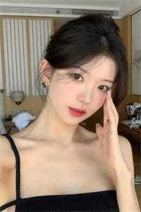被男友囚禁在村里，可我是全村的恩人