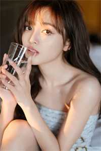老婆带男助理出席酒会，我成了吃软饭的小白脸
