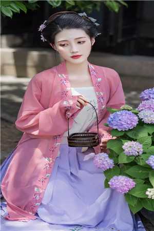 五一郊游，女儿被蛇咬伤我却冷眼看她断气