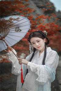 非洲淘金还债，老公为哄黑美人推我进狮群