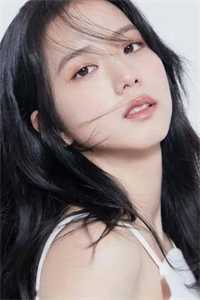 女儿被扔进马戏团做成花瓶娃娃，丈夫正为白月光点天灯