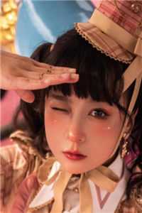 公司成功上市那天，老公牵着另一个女孩的手官宣