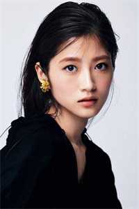 为讨好白月光，飞行员老公将女儿绑上旋梯