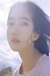 结婚当天老婆和我离婚，五年后我牵回一个小孩她却后悔了