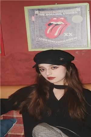 六一带女儿卖玩偶筹学费，撞见哭穷老公送假千金天价耳环